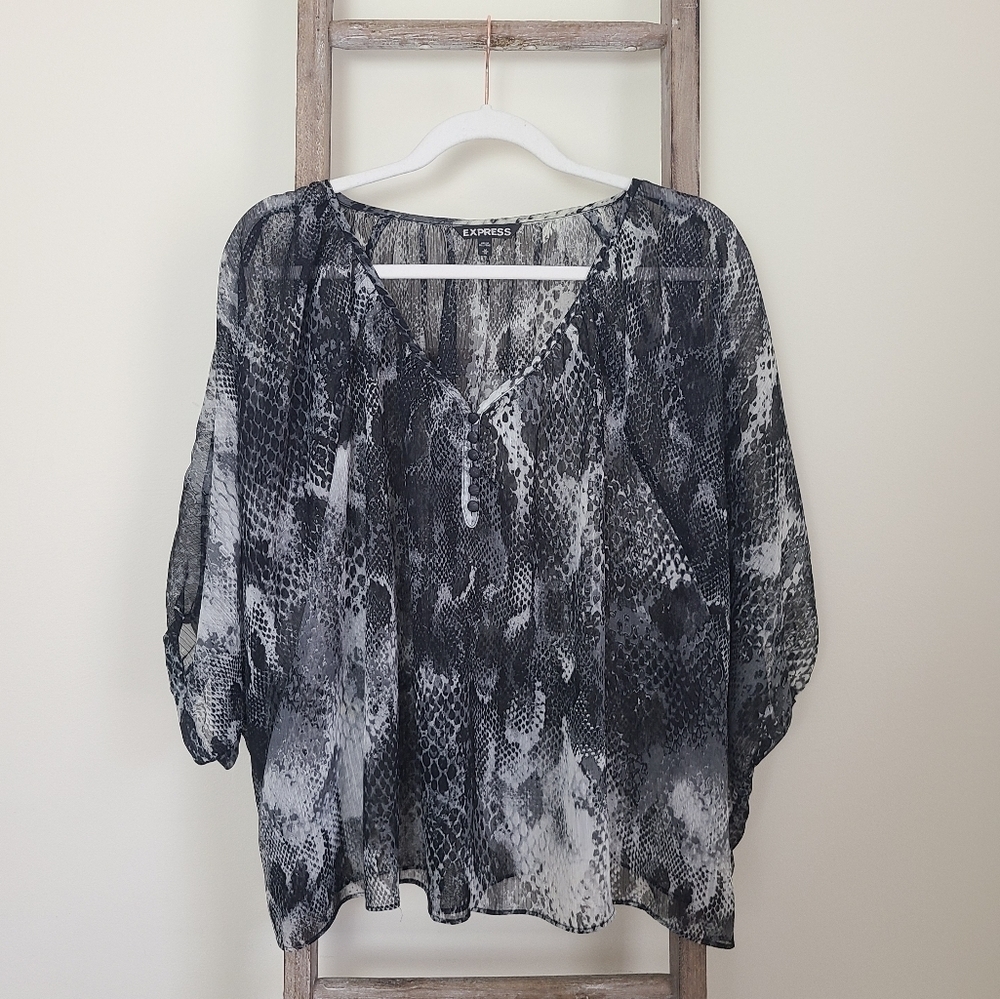 ⭐️40% Off⭐️ Express Snakeskin Print Batwing Blouse